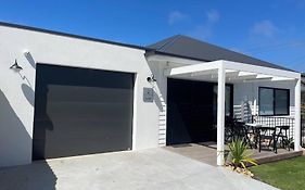 Quarterdeck Lakes Entrance 2Br *Waterfront* Apartment